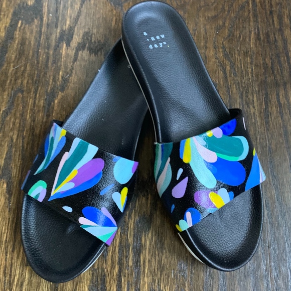 🆕 Painted Resort Slides - Picture 6 of 13